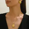 Set de Joyería de Collar Irregular Transfronterizo Europeo y Americano para Mujer Pendientes de Diseño Geométrico con Textura Plegada Versátil y de Alta Gama