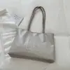 Bolsa Tote de Color Sólido de Gran Capacidad para Mujer, Nuevo Bolso de Hombro Casual para Viajes de Trabajo Otoño Temprano 2026, Bolso de Axila Moderno y Elegante