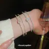 Brazalete abierto de doble capa con lazo de circón, temperamento exquisito francés, brazalete Joker, joyería de lujo ligero de alta gama, venta al por mayor