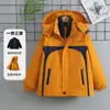 Conjunto de corta-vento infantil em blocos de cor, jaqueta três em um para crianças maiores, espessada e forrada com fleece para primavera, outono e inverno, com características removíveis