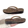 Chanclas para Mujer Verano Nuevo Ins Estampado de Leopardo Europeo y Americano Chanclas Moda Celebridad de Internet Sandalias de Cuña Antideslizantes