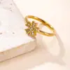 Joyería de Acero de Titanio de Venta Caliente Transfronteriza, Anillos con Flor de Placa Soldada Incrustados de Diamantes para Mujer, Anillos de Acero Inoxidable de Moda y Gama Alta Fábrica Mayorista