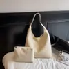 Bolsa de Mão Versátil com Textura de Nicho Cor Sólida Retro Bolsa de Ombro Grande Capacidade para Mulheres Uso Diário Casual Bolsa Tote Simples
