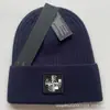 Otoño e invierno 2023 Nuevo gorro de lana Marca de moda europea y americana gorro de punto casual para hombres y mujeres con orejeras cálido para el frío
