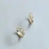 Hebilla de Oreja Redonda Pequeña de Encaje Dorado con Circonita para Mujer, Arete Mini Simple Elegante, Libre para Dormir, Estilo Coreano, Pendientes Diarios para Commuter