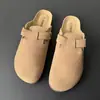 2026 Novo Modelo de Sapatos Birkenstock para Mulheres, Tamancos Birkenstock com Solado de Cortiça, Tamancos Slip-On para Uso Externo, Sapatos Femininos Atacado