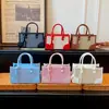 Bolsa de axila popular transfronteiriça de cores contrastantes para mulheres, bolsa de mão casual com decoração de fivela de metal, bolsa de ombro único transpassada da moda para o dia a dia
