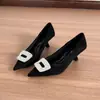 Confortáveis para os pés, sapatos femininos de outono e inverno em camurça com salto alto, fivela quadrada de strass, bico fino, versáteis para o trabalho e festas, sapatos de salto baixo