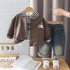 Conjunto de Ropa de Primavera para Niños 2026 Nuevo Elegante Chaqueta de Cuero para Niños Conjunto de Tres Piezas para Bebés Primavera y Otoño Venta al por Mayor