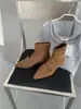 Botines de Tobillo con Tacón de Cuña y Punta Aguda Estilo de Temporada Primer Encuentro Moda Otoño/Invierno 2026 Botas Delgadas Versátiles Retro de Gamuza Botas para Mujer