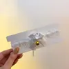 Collar de encaje de cuero blanco para mujer, diseño de alta gama, sentido de la moda, cadena de clavícula nicho, gargantilla, accesorios de collar de temperamento de moda