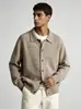 Camisa tipo polo de manga larga para hombre con textura, corte slim, estilo americano, disponible en stock, cruce de fronteras. Suéter tejido con cuello camisero. Chaqueta cárdigan de punto fino.