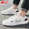 Tênis Warrior Masculino, novo modelo outono 2026, sapatos brancos de sola grossa que aumentam a altura, tênis masculinos da moda, sapatos esportivos versáteis e antiderrapantes B
