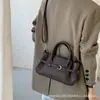 Bolso de mano de diseño de moda transfronterizo para comercio exterior para mujeres, nuevo bolso retro de nicho estilo coreano para el día a día, bolso de hombro cruzado, moderno