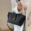 Bolso de mano único de nicho estilo francés para mujer, nuevo bolso de hombro cruzado vintage para el día a día 2026, bolso tipo cubo de gran capacidad