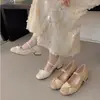 Zapatos de tacón alto versátiles y elegantes con punta redonda para mujer, nuevos zapatos de salón poco profundos de diseño nicho estilo retro francés para el otoño de 2026