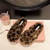 Zapatillas cerradas de peluche estilo nuevo para mujer, de meter, zapatillas de algodón para otoño e invierno, de suela plana, 2026 felpa y cálidas