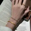 Pulsera de Plata de Ley S925 con Alambre Italiano Envolviendo Diamantes, Diseño Sencillo de Nicho, Lujo Ligero, Sensación de Alta Gama, Joyería Elegante