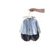 Camisa de ropa para niños, camisa vaquera de primavera y otoño para niños, nueva camisa exterior a rayas, chaqueta vaquera desgastada para niños
