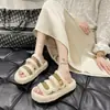 Chinelos Peludos Femininos 2026 Estilo Outono/Inverno Solado Grosso Mais Veludo Roupa de Casa Exterior Antiderrapante Estilo Birkenstock Chinelos de Fleece de Coral