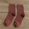 Otoño e invierno nuevos calcetines para hombre y mujer Tubo clásico para jalar Amantes Joker color sólido algodón calcetines para hombre al por mayor