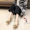 Zapatos profesionales versátiles negros de tela de lentejuelas, estilo francés, vibra femenina, zapatos de tacón de aguja de punta fina para mujer, nueva colección otoño 2026