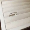 Anillo Abierto Redondo con Incrustaciones de Diamantes Bañado en Oro Real, Anillo Minimalista Vintage para Dedo Índice, Joyería de Lujo Ligero de Alta Gama