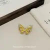 Broche Nuevo de Otoño Mariposa Dorada Plisada Hoja de Ginkgo Diseño de Nicho de Gama Alta Exquisito Accesorio Versátil Broche