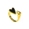 Anel Minimalista de Aço Titânio Ouro 18K Joia Feminina Design de Nicho Transfronteiriço Coração Grande e Pequeno Personalizado Concha do Mar Branca Acrílico