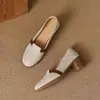 Sapatos baixos de couro macio genuíno estilo retrô francês, novo modelo 2026, slip-ons para o dia a dia, blocos de cor, corte médio, bico redondo, sapatos pequenos de couro para uso externo