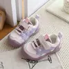 Zapatos Deportivos Funcionales para Bebé 2026 Otoño/Invierno con Felpa Adicional Zapatos Casuales para Niños y Niñas Antideslizantes a Prueba de Golpes Zapatos de Tabla Pequeños y Medianos para Niños