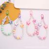 Llavero con cuentas de acrílico para coche, accesorio creativo con lazo de colores contrastantes y perlas, ideal para decorar bolsos.