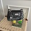 Bolsa transversal pequena e simples transfronteiriça, bolsa de ombro única com fivela de corrente de nicho, para ir ao trabalho, casual, estilosa, versátil, bolsa de axila