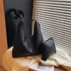 Bolsa Feminina Outono/Inverno 2025 Grande Capacidade Cor Sólida Bolsa de Ombro Popular Mais Fácil de Combinar Comércio Exterior Padrão Trançado Bolsa de Ombro Estilo Balde