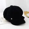Gorra octogonal azul marino de gamuza delicada con volantes para otoño e invierno para mujer, gorra tipo boina con hebilla redonda de metal, favorecedora y estiliza el rostro, estilo casual