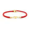 Pulsera de Hilo Rojo de Venta Caliente Transfronteriza con Letra Inglesa A-Z y Colgante Grabado Dorado en Forma de Corazón, Pulsera Ajustable, Versátil