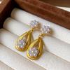 Agulha de prata incrustada com brincos de pérola geométrica de flor de diamante francês acessível luxo retrô elegante brincos de alta qualidade versáteis para mulheres