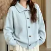 2026 Cardigan de Punto con Solapa Estilo Suave Botón de Cuerno para Mujer Otoño Invierno Nuevo Vertical Costilla Holgado Suave Esponjoso Suéter Abrigo