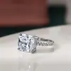 Anillo cuadrado de circón grueso y pesado de alta gama para compromiso y boda para hombres y mujeres en estilo europeo y americano