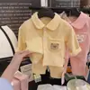 Conjunto de pijama cepillado para niños, nueva colección otoño 2026, manga larga, diseño de cuadros de dibujos animados, unisex, con cuello camisero, adecuado para ropa de casa