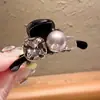 Presilha de Cabelo Pequena com Pedrinhas Estilo Retrô para Mulheres, Versátil e Elegante, Presilha Semi-Preensão para a Parte de Trás da Cabeça, Novo Acessório de Cabelo 2026