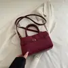 Nuevo Artículo de Moda de Comercio Exterior Transfronterizo, Mismo Estilo que las Celebridades de Internet, Bolso de Mano y Bolso de Hombro Versátil con Diseño de Tote Retro de Gamuza
