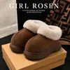 Novas pantufas femininas de inverno estilo novo, com sola grossa de EVA, sensação de "pisar em cocô", projetadas para uso externo, com aumento de altura, forradas com fleece para aquecimento, modernas e populares.