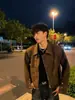 Chaqueta de cuero estilo retro americano Maillard transfronteriza para hombre, diseño de primavera, estilo corto de nicho con hombreras, chaqueta de motociclista fresca y elegante