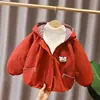 Ropa de Algodón para Niñas Otoño/Invierno 2026 Estilo Nuevo Chaqueta de Algodón Gruesa con Capucha Ropa Exterior para Niños Pequeños Forrada de Felpa Top Cálido para Bebé de Moda