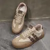 Tênis de treino alemães de sola reta transfronteiriços para mulheres, novos tênis esportivos de outono e primavera para comércio exterior de tamanho grande, sapatos casuais femininos da moda com cadarço