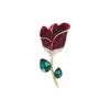 Broche de Luxo com Senso de Sofisticação, Design de Nicho Japonês e Coreano, Corsage de Rosa Vermelha, Acessório de Alfinete de Alta Qualidade Anti-Exposição da Moda para Mulheres