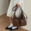 Bolso tote de un solo hombro, de nicho y alta gama para mujer, nueva colección otoño 2026, bolso casual multibolsillos con textura, adecuado para el trabajo y para llevar cruzado