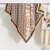 Bufanda de Seda Elegante Vintage Estilo Japonés y Coreano Lujo Ligero Espiga Estampado de Letras para Mujer Bufanda para Viajes Ropa de Negocios Chal para Habitación con Aire Acondicionado