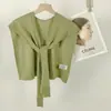 Elegante chal fino de punto al estilo de las celebridades de internet coreanas, hecho de mezcla de lana, adecuado para llevar en capas sobre un chaleco o camisa estilo vacacional